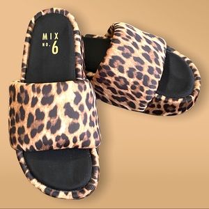Helia Leopard Platform Slides NWOB